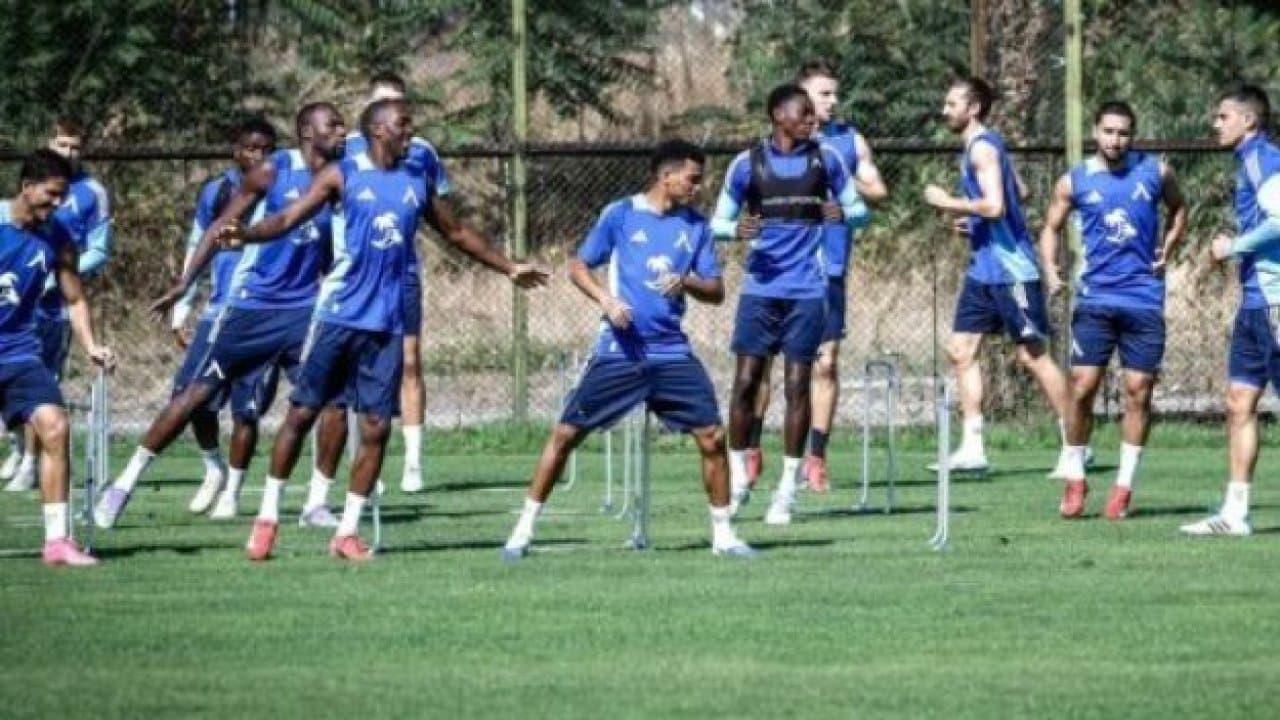 Шейхове вадят пачки за звезда на Левски